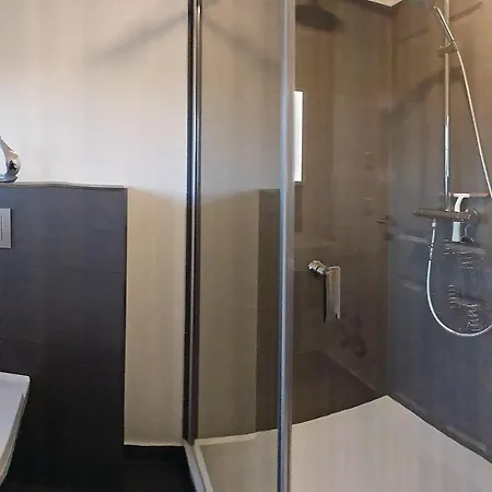 1 Bedroom Stunning In *